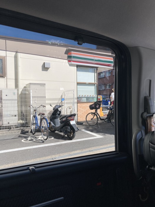 ②セブンイレブン脇