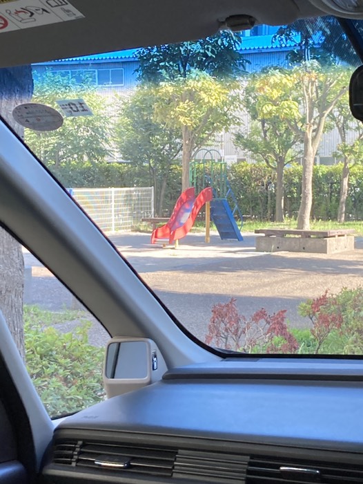 ⑩マンション公園前