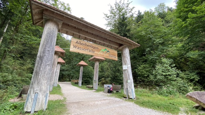 Tor zu den Wasserfällen 