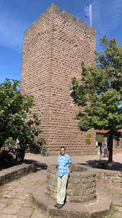 Ute vor dem Tiefbrunnen