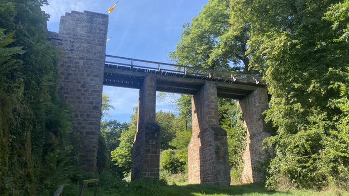 Brücke zur Burg „Landeck“