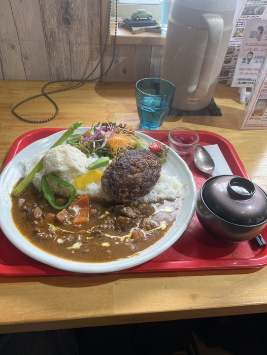 赤牛ハンバーグと赤牛カレー