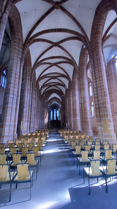 Im Kirchenschiff der Stiftskirche 