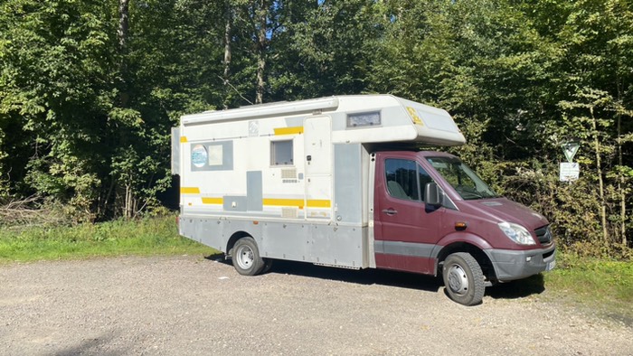 Brummi bleibt einsam stehen 