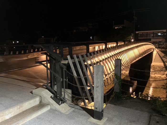 ライトアップにつられて来ました