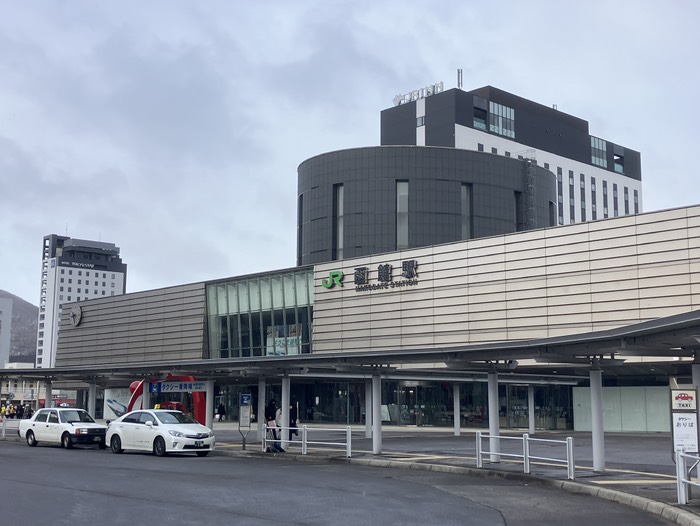 朝の函館駅