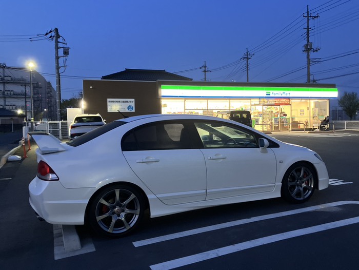 では余裕を持って向かいます