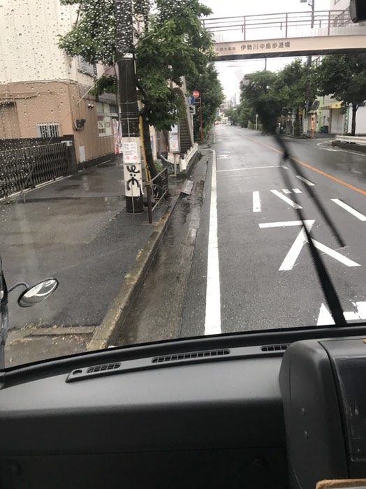 川中島バス停向こう