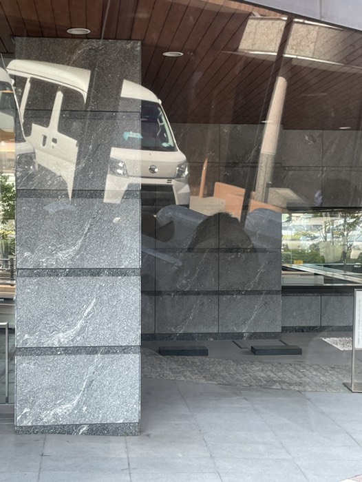 12.フロントウエスト前