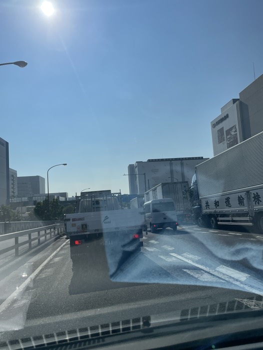 降車客いれば左車線、いなければ右車線