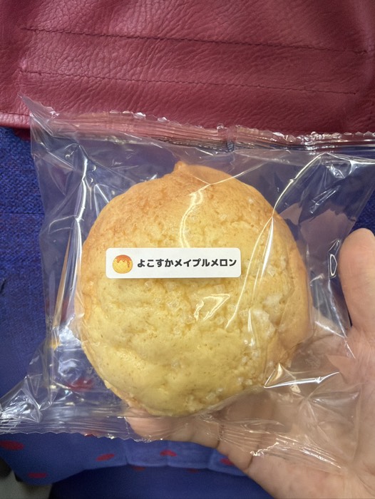 駅ホームの自販機で買いました🍞
