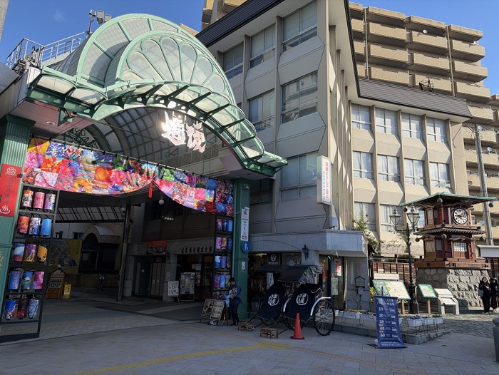 朝の道後アーケード