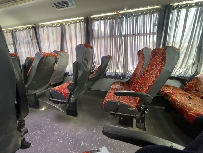 ウマウアカ行きのローカルバス