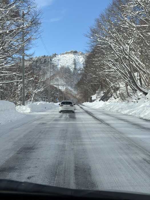 雪道を走るゴルフR