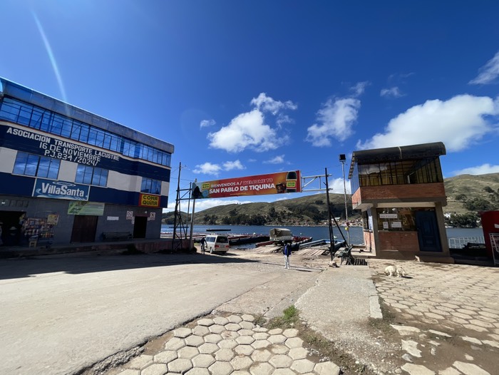 バスも船に乗せて移動