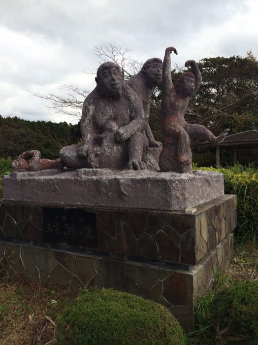 五猿の像