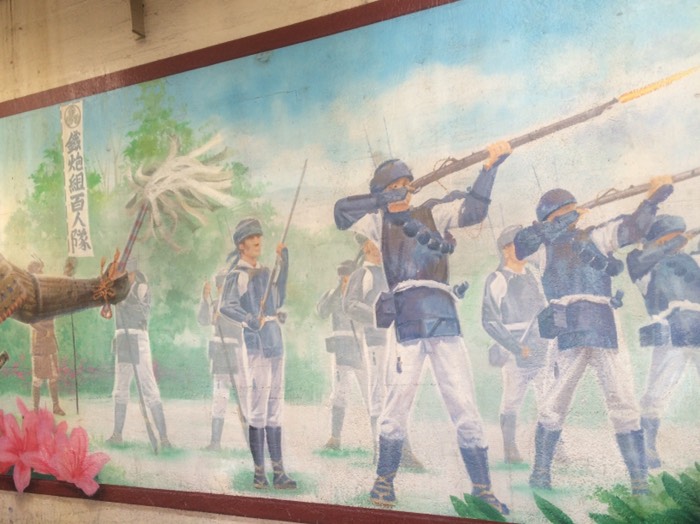 大久保駅北口から見える壁画