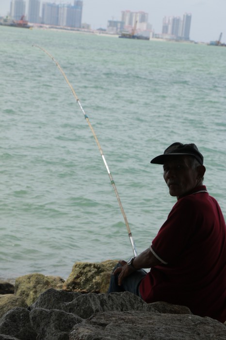 釣りをしているおじちゃん