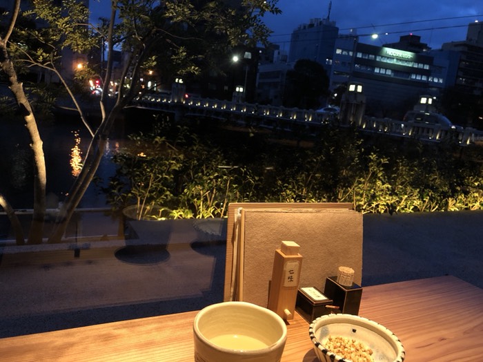 京橋川沿いの蕎麦屋さん