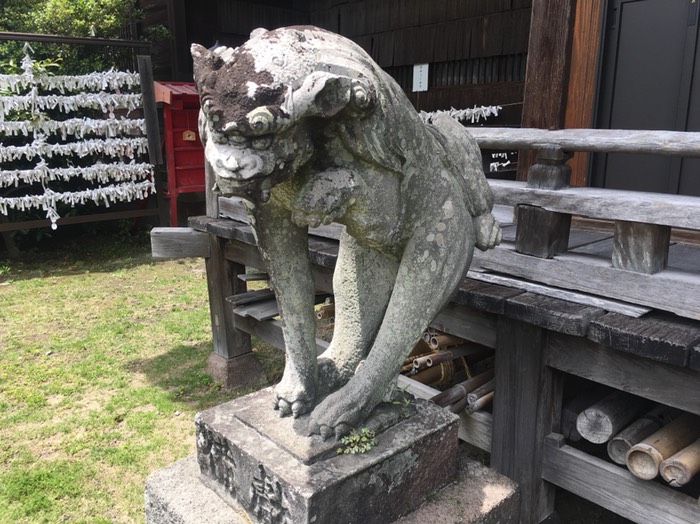 霊丘神社  スタイリッシュ狛犬