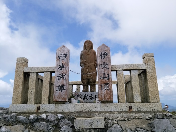 日本武尊の像