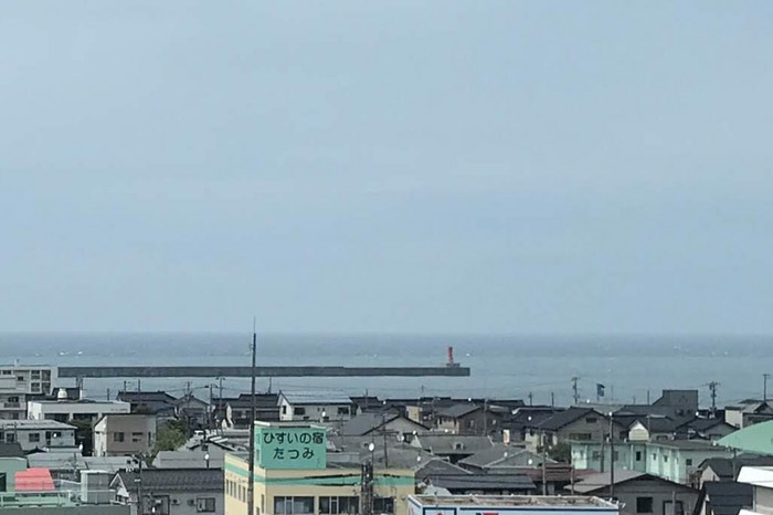 糸魚川の海岸線が白いのって
