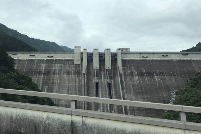 ループ橋から見た滝沢ダム