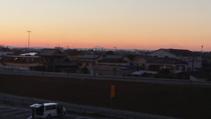 遠くに富士山