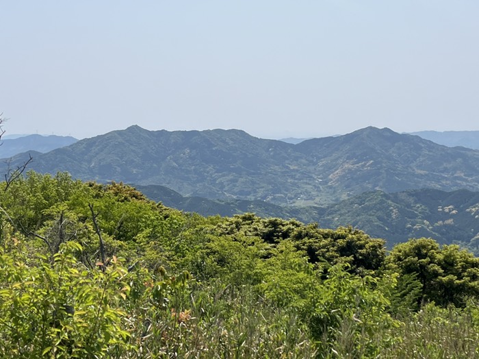 左)琴石山　右)三ヶ岳