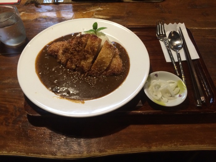 りんごの樹でカツカレー