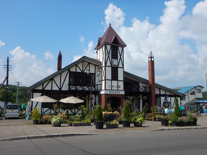 ニセコ駅はスイスの駅みたいです