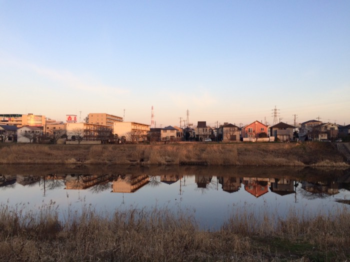 新川沿いの夕暮れ