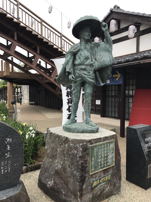 潮来の伊太郎像