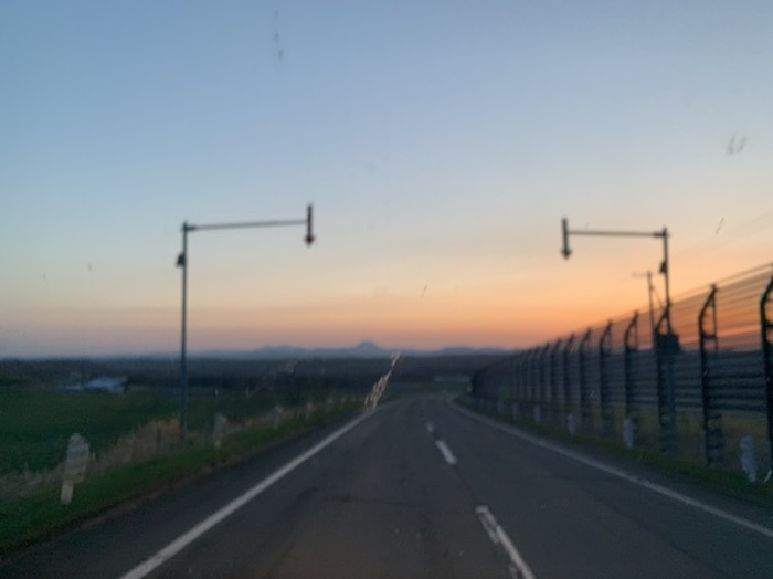 夕焼けの向こうに雄阿寒岳