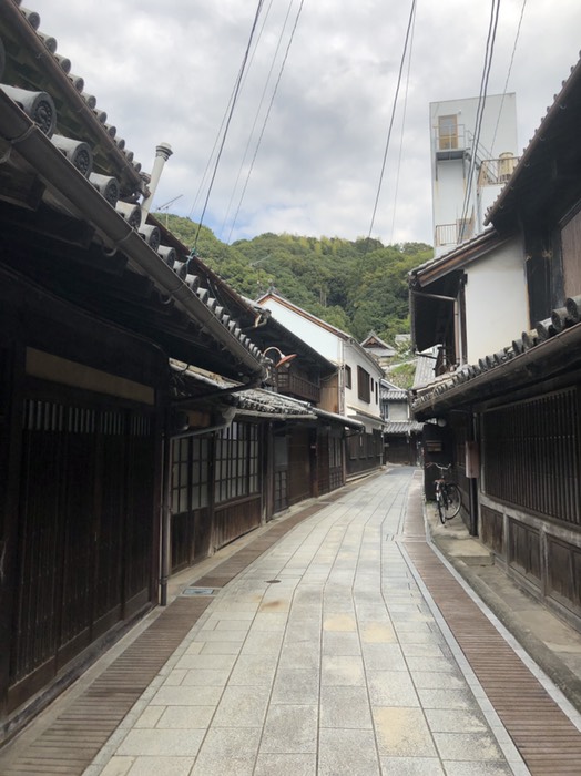 山へ