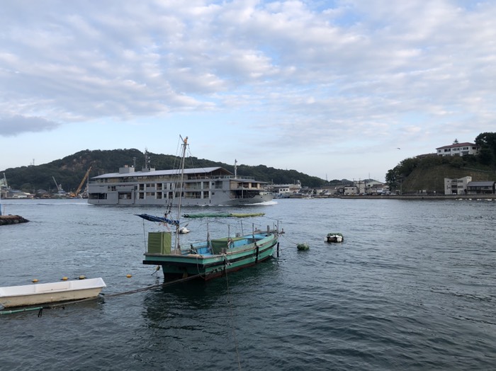 でかぶね