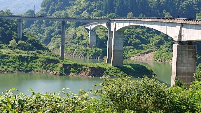 橋の交差点