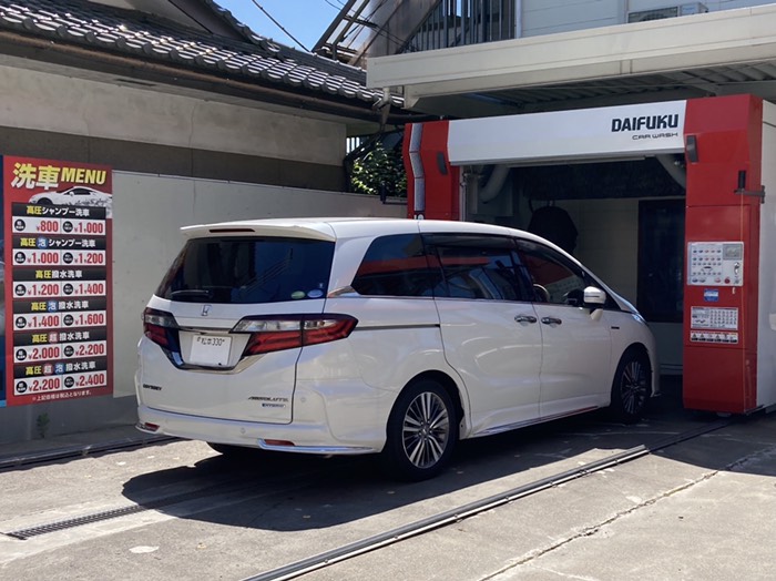 手洗い洗車待ちー