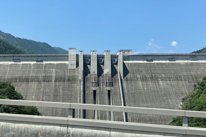 ﾙｰﾌﾟ橋から見る滝沢ﾀﾞﾑ