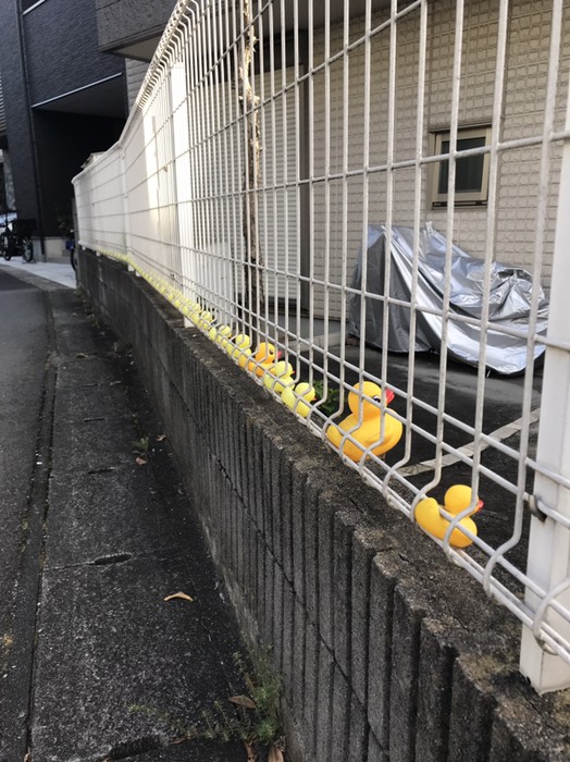 黄色オブジェ