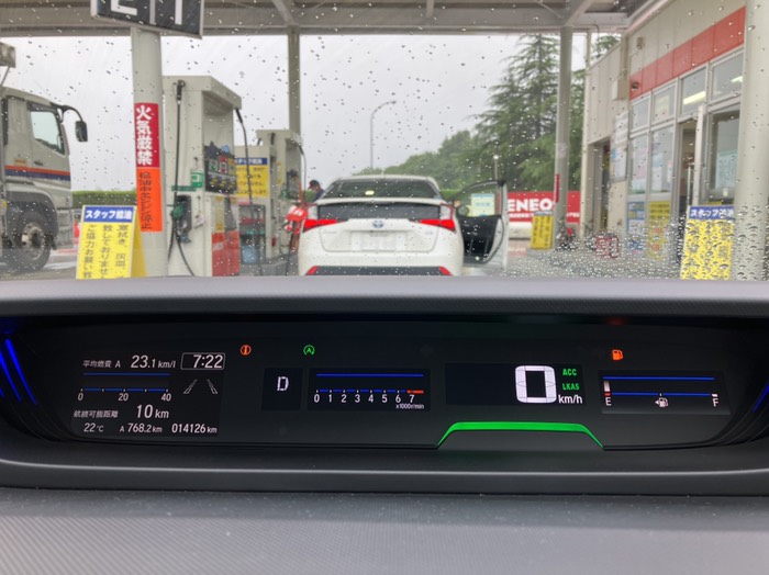 いよいよ給油します
