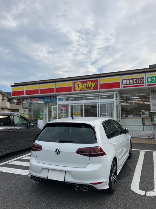 本日は友人のゴルフRで行きます！