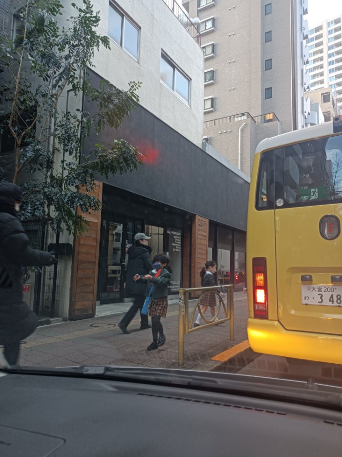 マルエツ仲里店前
