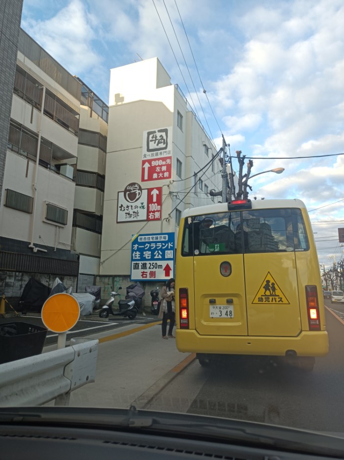 世田谷警察署松が丘交番前
