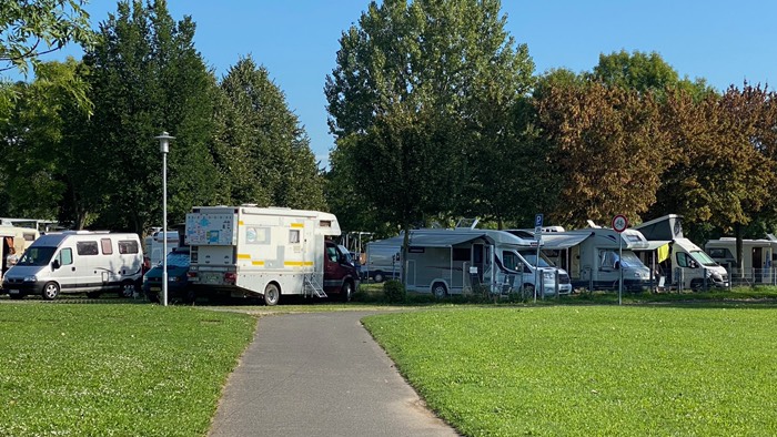 Brummi auf dem Stellplatz in Koblenz