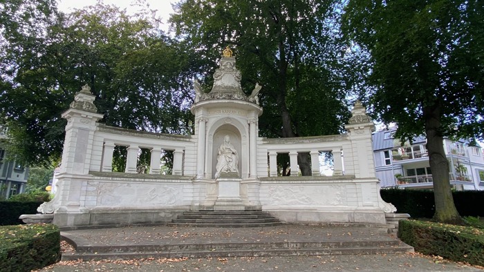 Kaiserin Augusta Denkmal