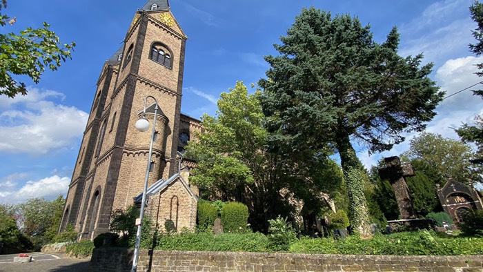 Kirchturm von „St. Nikolaus“ in Arenberg 