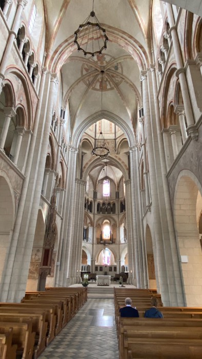 Zentrales Kirchenschiff