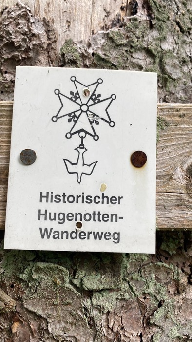 Wegezeichen des Hugenottenweges