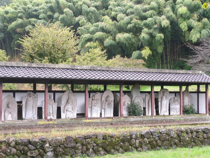 西山光照寺跡(石仏)